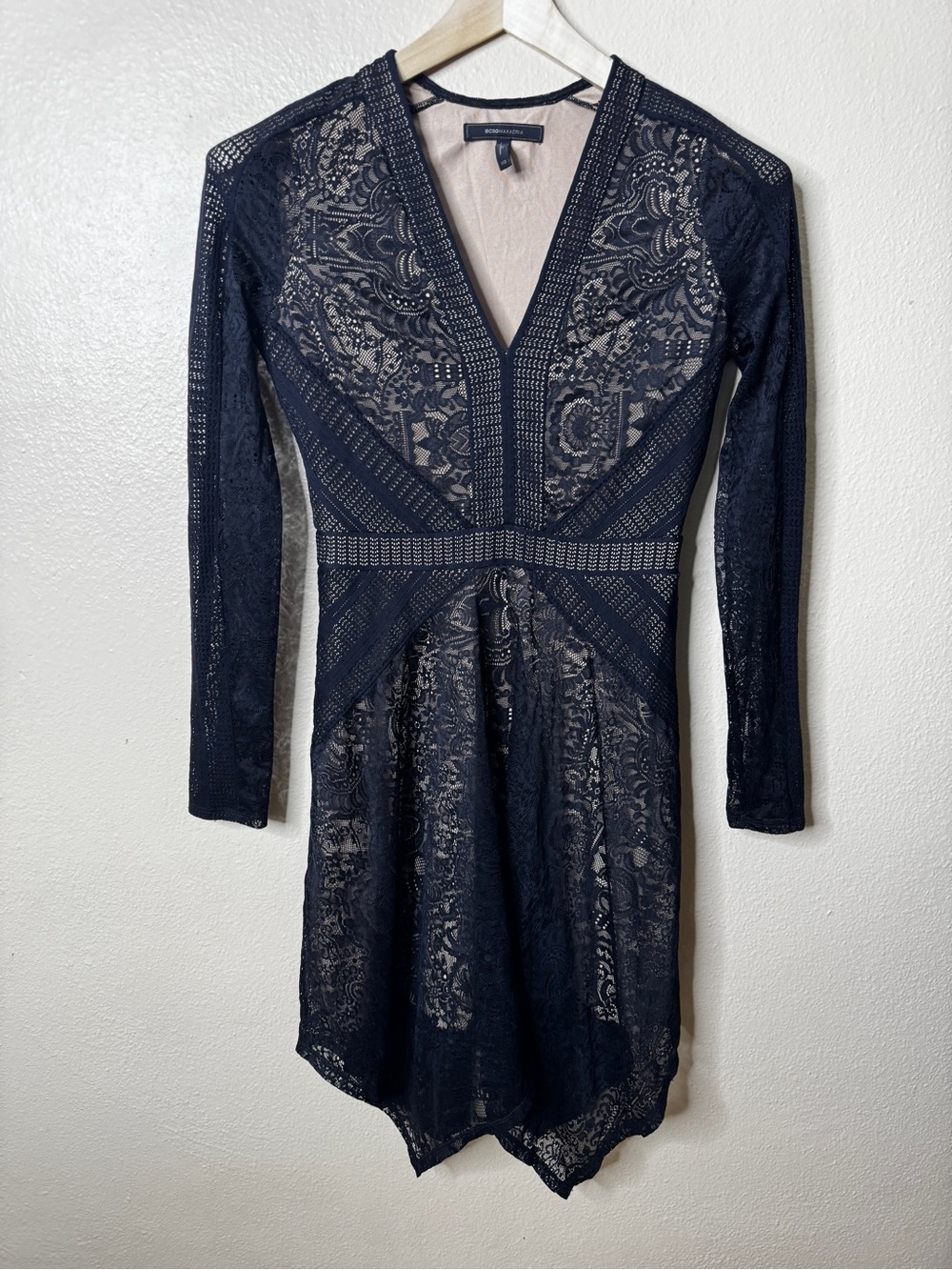 BCBGMAXAZRIA Womens XS Black Lace V Neck Long Sleeve Cocktail Dress Nude Lining